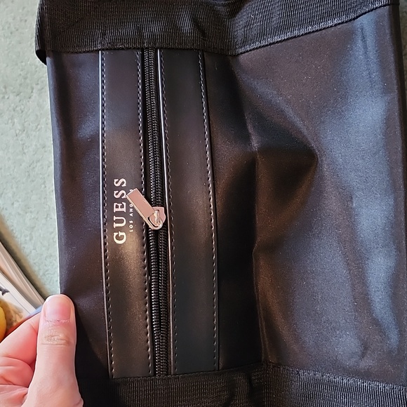 Guess Duffle Bag - Picture 3 of 3